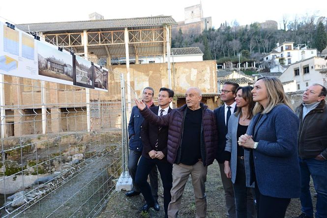Imagen de la visita al inicio de las obras del Maristán (JUNTA DE ANDALUCÍA)