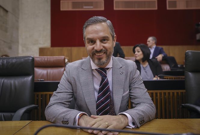 El consejero de Hacienda, Juan Bravo, en el Parlamento de Andalucía (MARÍA JOSÉ LÓPEZ / EUROPA PRESS)