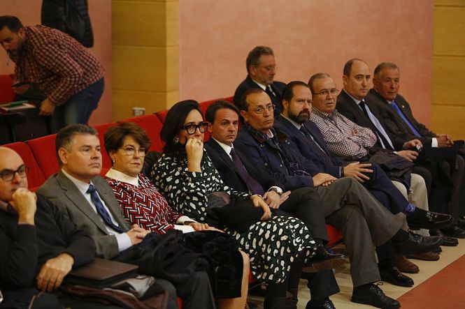 Ediles acusados en el caso Serrallo, en el banquillo en Caleta (ÁLEX CÁMARA-EUROPA PRESS)