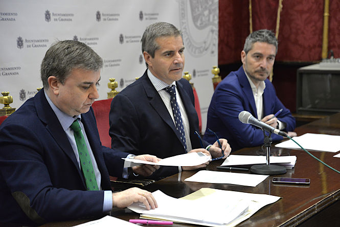 César Díaz en reuda de prensa (JAVIER ALGARRA)