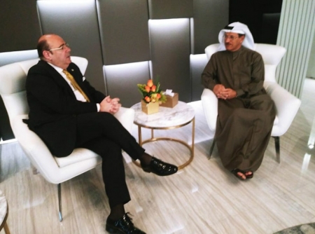 Sebastián Pérez junto al ministro de Economía de Dubái (AYTO. GRANADA) 