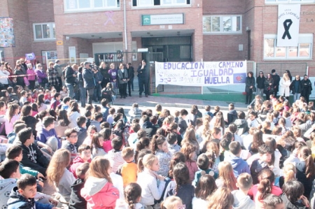 Homenaje en el Colegio donde trabajaba Ana Morillas (AYTO. LA ZUBIA)