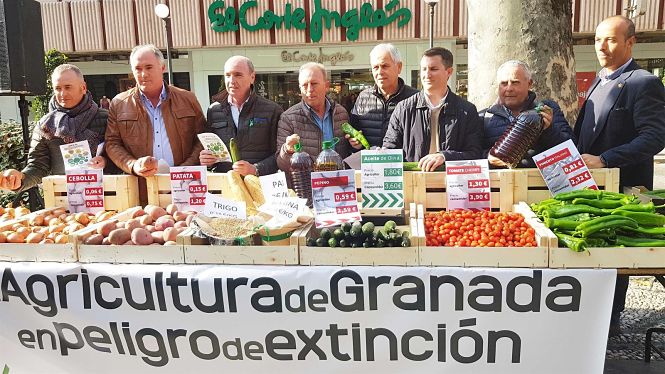Imagen de la concentración de los agricultores de Granada (FAECA) 