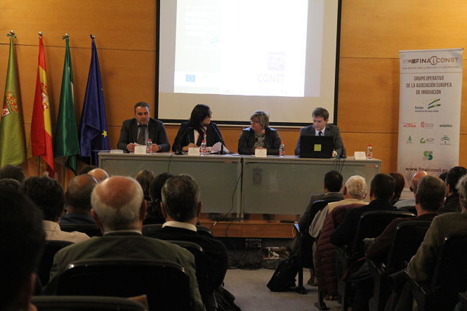 Mesa inaugural de las jornadas sobre el cáñamo (M.A.MUÑOZ)