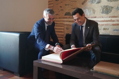 El alcalde de Órgiva, Raúl Orellana, y el presidente de la Junta, Juanma Moreno (JUNTA) 