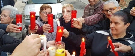 Concentración contra los cortes de luz en la zona norte de Granada (DEFENSOR DE LA CIUDADANÍA) Concentración contra los cortes de luz en la zona norte de Granada (DEFENSOR DE LA CIUDADANÍA)