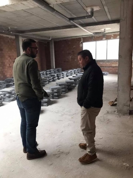 El alcalde y el concejal visitan las obras del nuevo Espacio Joven de Vegas del Genil (AYTO. VEGAS DEL GENIL)