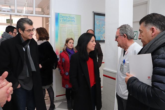 Imagen de la visita de Idoia Villanueva al centro de salud del distrito Norte de Granada (PODEMOS)