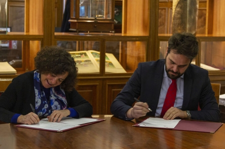 Imagen de la firma del convenio (UGR)
