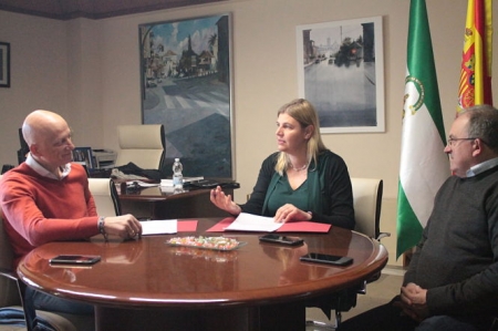 Imagen de la firma del convenio (AYTO. LA ZUBIA) Imagen de la firma del convenio (AYTO. LA ZUBIA)