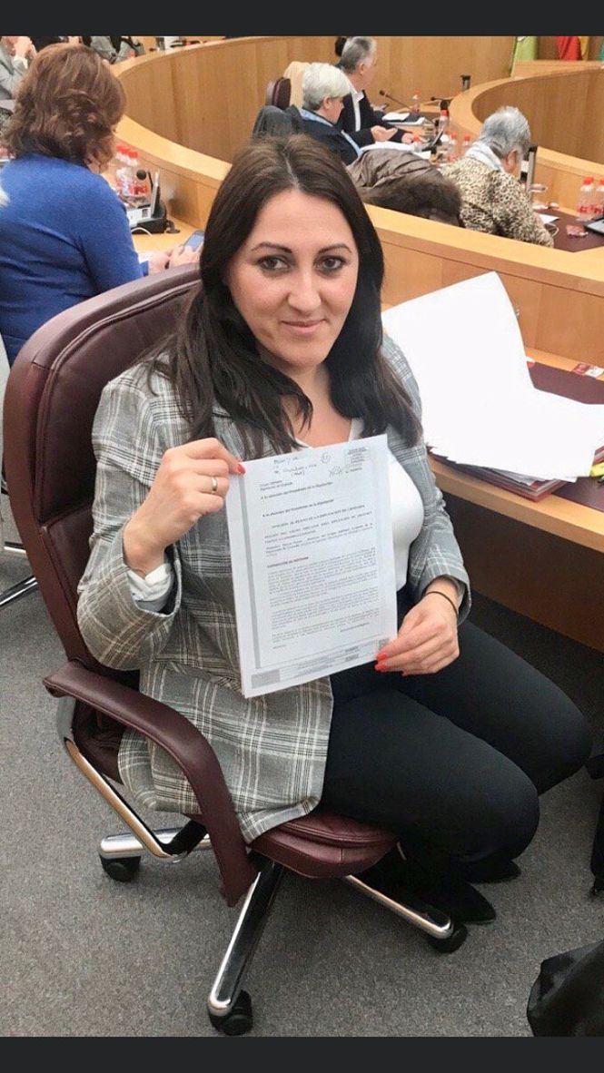 Alejandra Durán enseña la moción (ADELANTE)