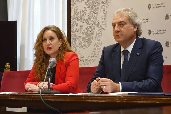 José Antonio Huertas y Ruth Martos en rueda de prensa (JAVIER ALGARRA)