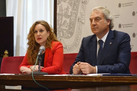 José Antonio Huertas y Ruth Martos en rueda de prensa (JAVIER ALGARRA)