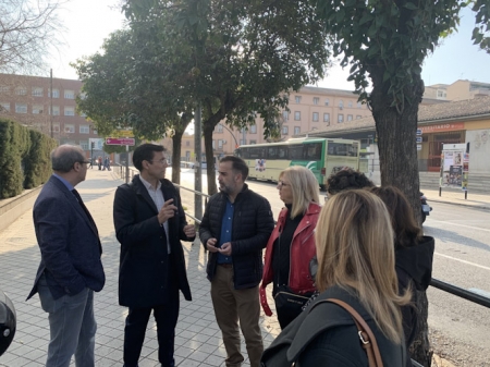Visita de los Concejales socialistas a la calle Rector Marín Ocete (PSOE) 