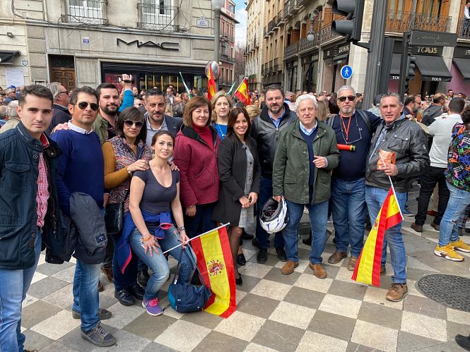 Miembros de Vox en la tractorada (VOX) 