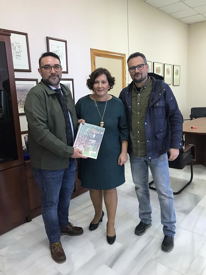 El alcalde, la concejala de Hacienda y el concejal de Urbanismo presentan los presupuestos de Vegas del Genil para 2020 (AYTO. VEGAS DEL GENIL)