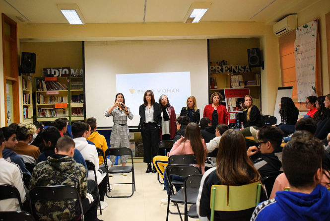 Imagen de la charla a los alumnos del IES Aricel (AYTO. ALBOLOTE)