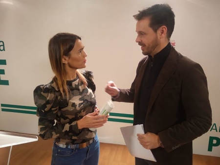 Juan José Martín Arcos y Olga Manzano en rueda de prensa (PSOE)