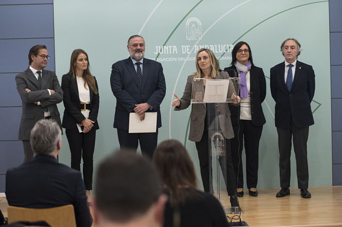 Pablo García y Marifrán Carazo presidirán el acto de entrega de las Banderas de Andalucía (JUNTA) 