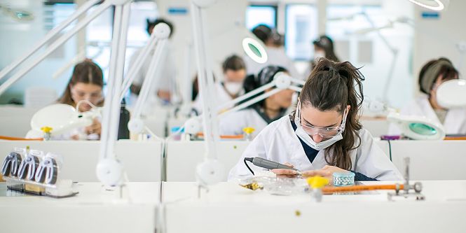 Estudiantes de protesis dental (FPCLAUDIOALENO.ES)