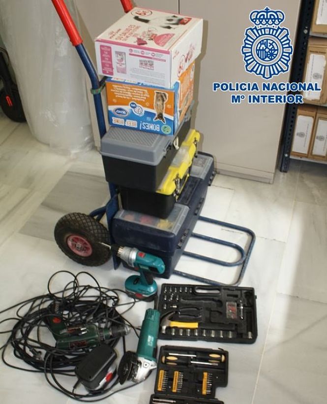 Herramientas incautadas tras un robo (POLICÍA NACIONAL) 