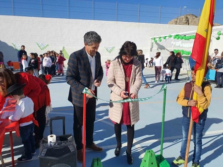 Imagen de la inauguración de la feria de Artesania (AYTO. GUADIX)