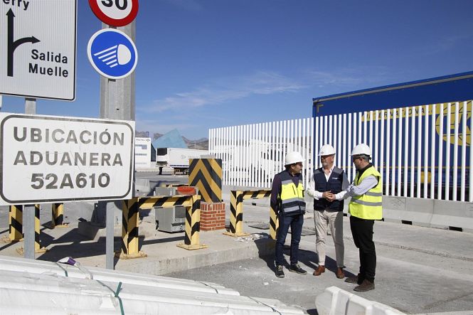 El presidente y técnicos del puerto visitan los trabajos del Área de Depósito Temporal (AUTORIDAD PORTUARIA DE MOTRIL)