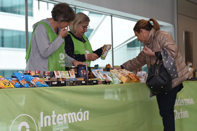 Mercadillo solidario en Diputación (J. MORENO / DIPGRA) 