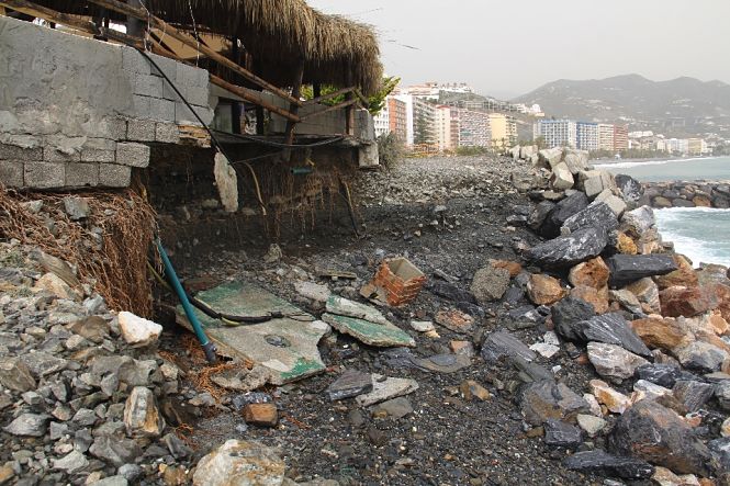 Efectos del temporal en una terraza (AYTO. ALMUÑÉCAR)