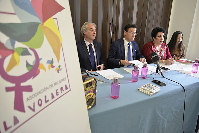 Luis Salvador ha visitado la asociación `La Volaera` (JAVIER ALGARRA)