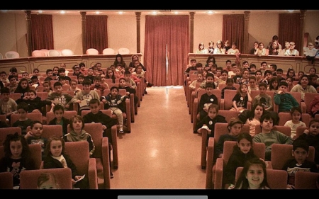 El Teatro Calderón de Motril se ha llenado de escolares (AFF) 