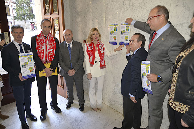 Reunión informativa sobre reciclaje a comunidades (JAVIER ALGARRA)