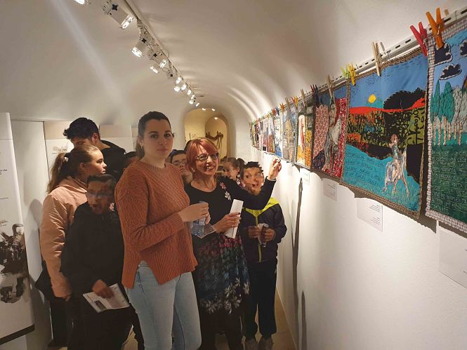 Imagen de la inauguración de la expocisión (AYTO. GUADIX)