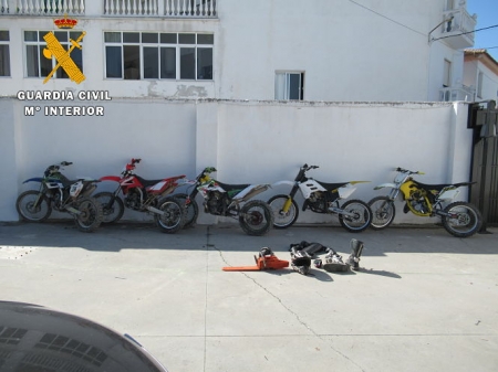 Motos recuperadas en Fuente Vaqueros (GUARDIA CIVIL) Motos recuperadas en Fuente Vaqueros (GUARDIA CIVIL)