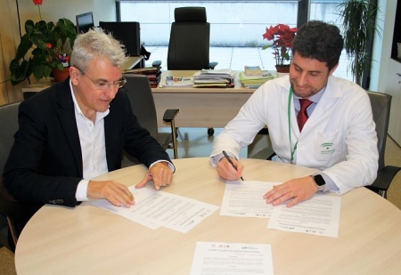 Imagen de la firma del convenio (HUSC) 