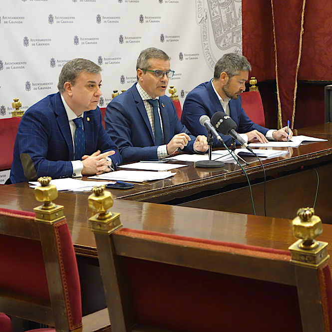 Miembros del equipo de gobierno en rueda de prensa (JAVIER ALGARRA)