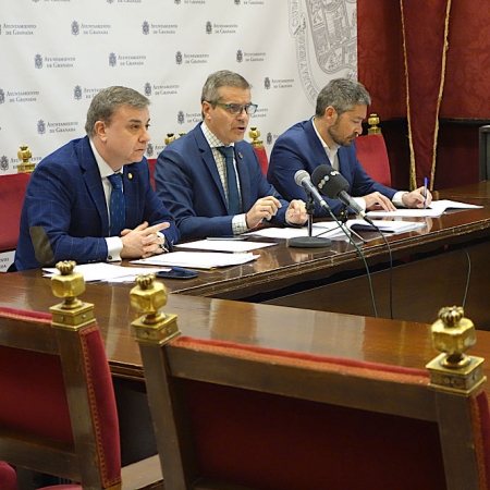 Miembros del equipo de gobierno en rueda de prensa (JAVIER ALGARRA)