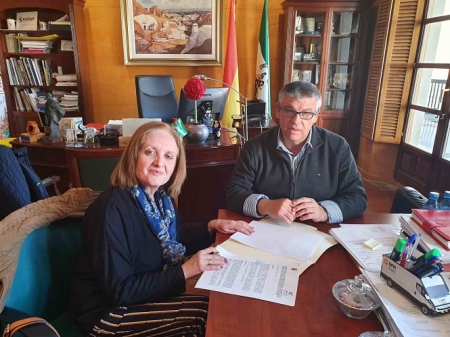 Imagen de la firma del convenio (AYTO. GUADIX)