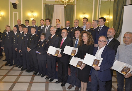 Los bomberos de Granada han celebrado su festividad en el Carmen de los Mártires (JAVIER ALGARRA)