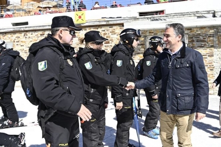 El consejero de la Presidencia, Administración Pública e Interior, Elías Bendodo, en su visita a Sierra Nevada (JUNTA DE ANDALUCÍA) El consejero de la Presidencia, Administración Pública e Interior, Elías Bendodo, en su visita a Sierra Nevada (JUNTA DE ANDALUCÍA)