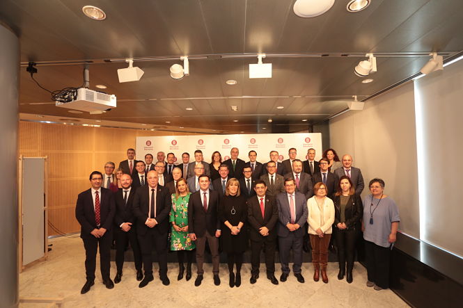 Foto de familia tras la reunión de la FEMP (DIPUTACIÓN)