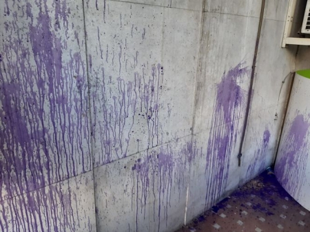 Manchas de pintura en la sede de Vox (VOX) 