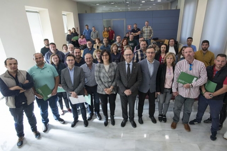 Foto de familia de los invernaderos que han recibido las ayudas (JUNTA) Foto de familia de los invernaderos que han recibido las ayudas (JUNTA)