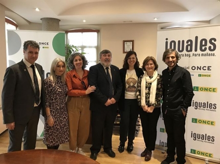 Imagen del jurado que ha entregado los premios a los colegios de Granada (ONCE) 