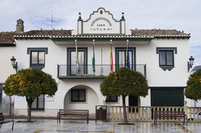 Fachada del Ayuntamiento de Otura (AYTO. OTURA) 