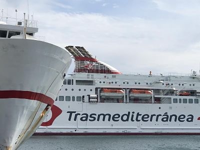 Buque de Transmediterranea en el Puerto de Motril (AUTORIDAD PORTUARIA DE MOTRIL) Buque de Transmediterranea en el Puerto de Motril (AUTORIDAD PORTUARIA DE MOTRIL)