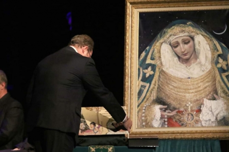 Entrega de las tapas de Semana Santa (JOSÉ VELASCO) 