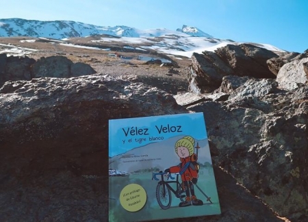 El libro `Vélez Veloz y El Tigre Blanco`, biografía del deportista Antonio Vélez, en Sierra Nevada (ASOCIACIÓN ANTONIO VÉLEZ) 
