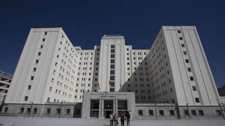 Fachada del Hospital Virgen de las Nieves de Granada donde falleció el primer afectado por Coronavirus