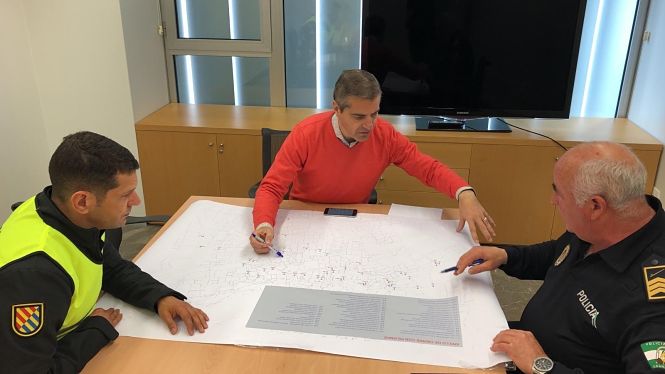 El concejal de Seguridad Ciudadana de Granada, César Díaz, coordinando el despliegue de la UME (AYUNTAMIENTO) 